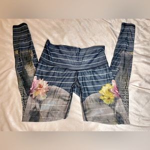 Teeki Lotus Elephants Striped leggings Hot pants